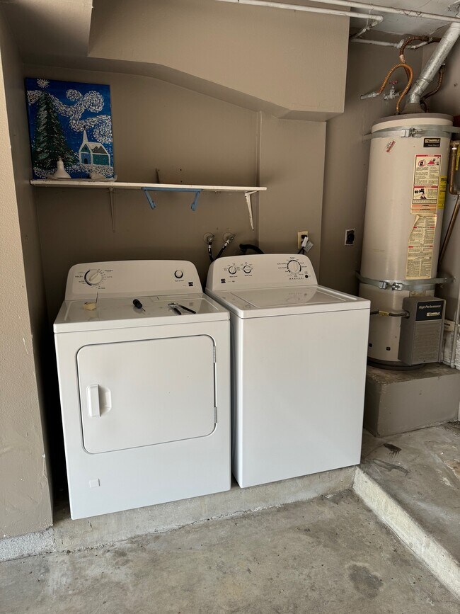 Building Photo - 512 E Lime Ave