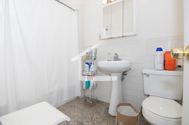 Building Photo - NO FEE!  Perfect Apt for BU Students Near T with Heat and Hot Water Included