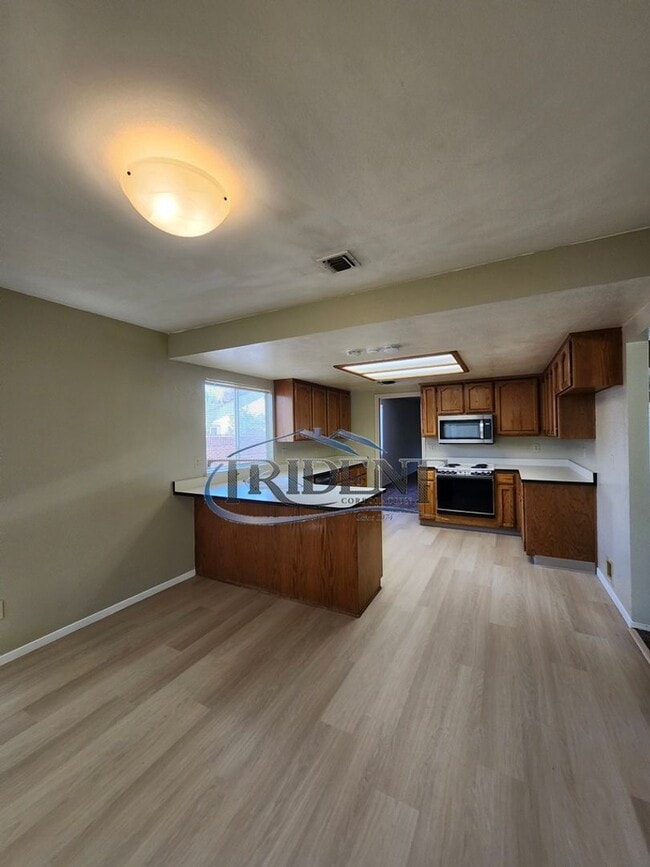 Building Photo - Beautiful Yuba City home on a large lot