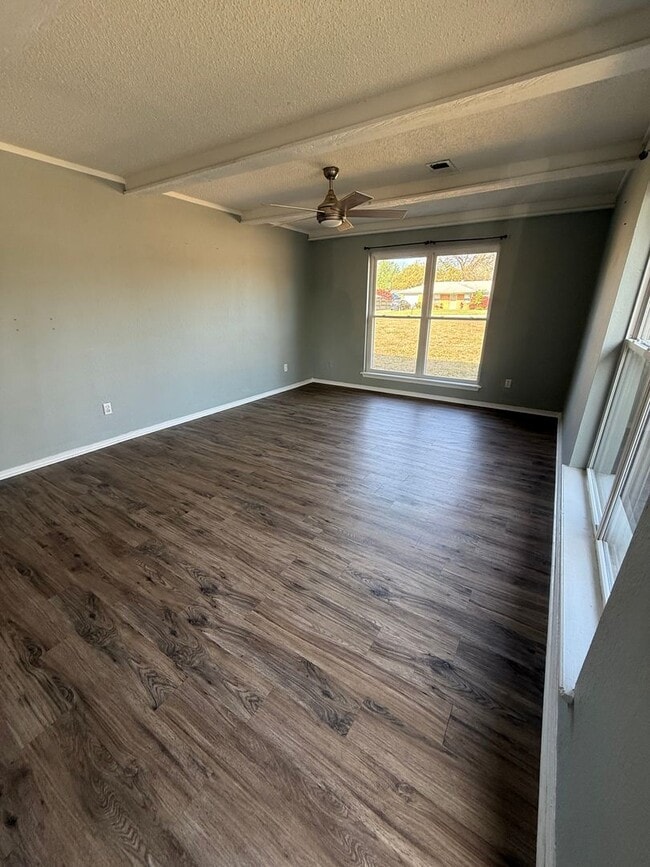 Building Photo - $1,500 MOVE-IN SPECIAL