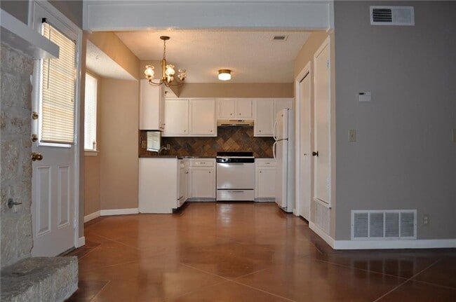 Building Photo - 6901 Argonne Forest Cove