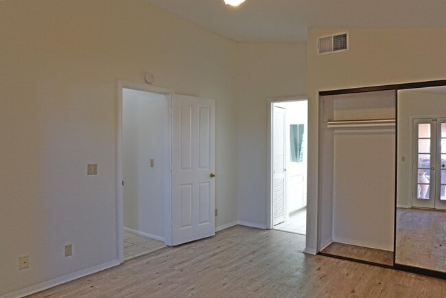 Building Photo - 54015 Avenida Juarez