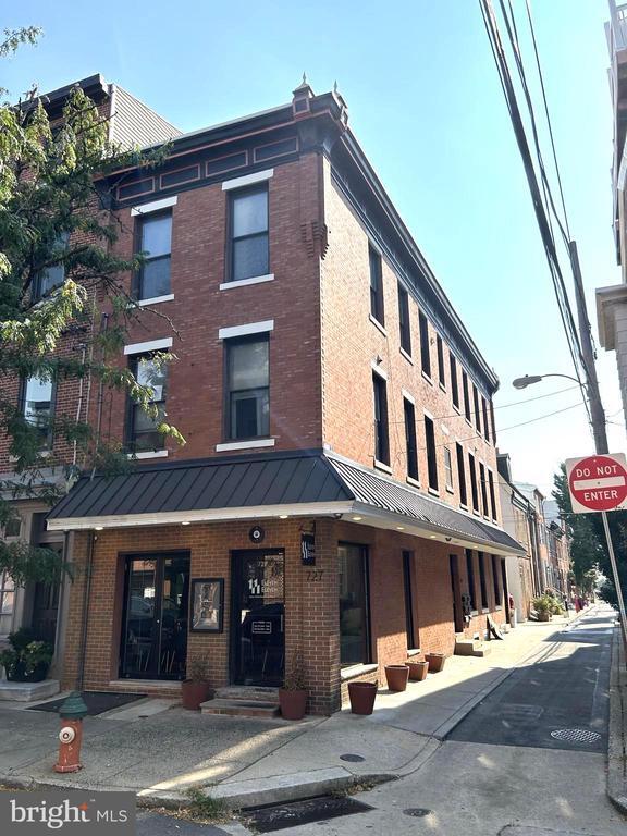 Building Photo - 727 S 2nd St