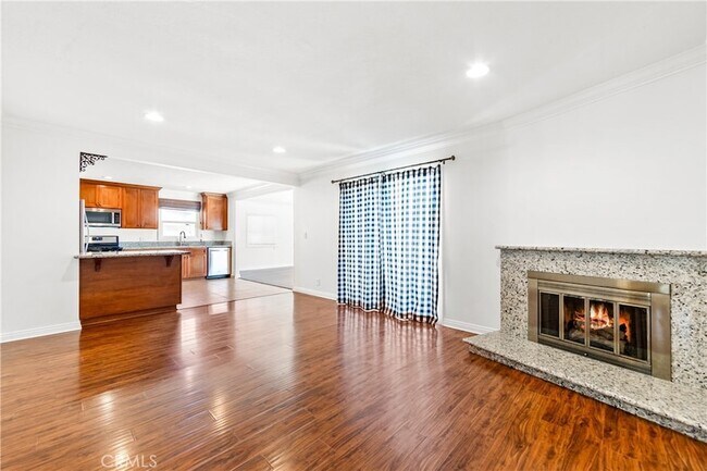 Building Photo - 5892 Meadowlark Dr