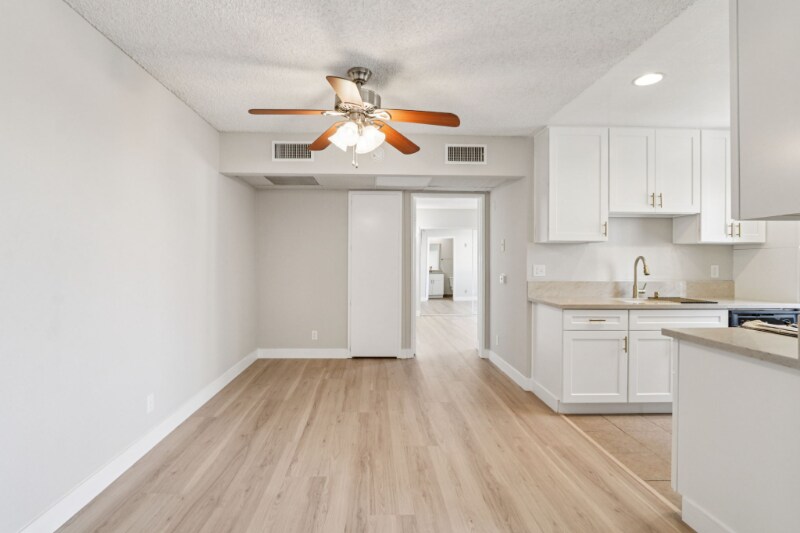 Building Photo - 626 E Verdugo Ave