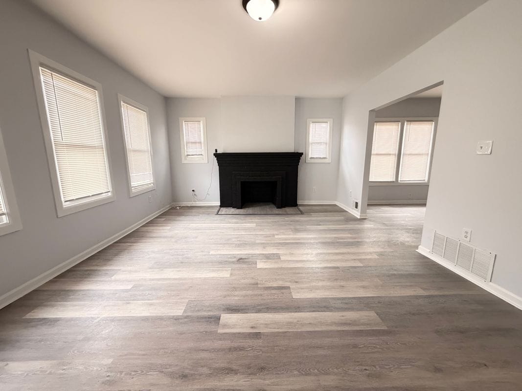 Building Photo - 3259 Cortland St