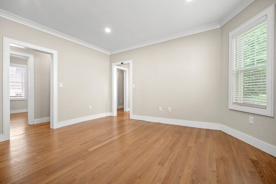 Building Photo - 44 Iffley Rd