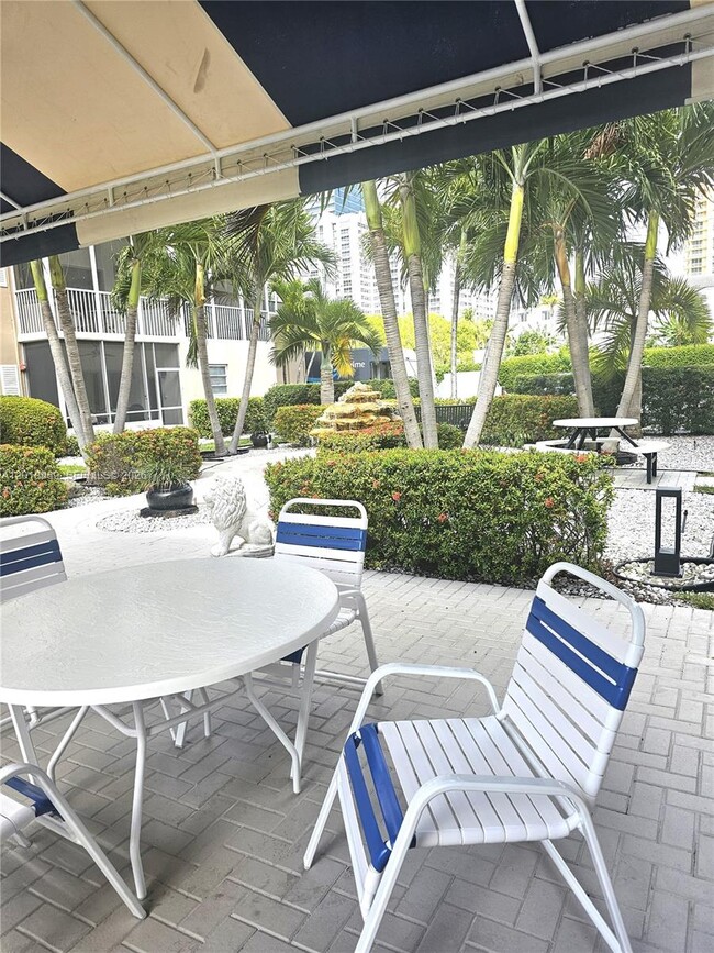 Building Photo - 2097 S Ocean Dr