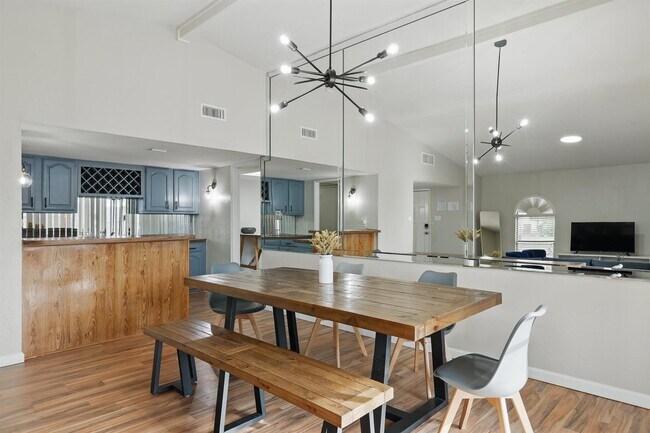 Building Photo - 3454 Livingston Ln