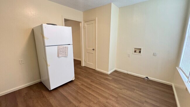 Building Photo - 711 Plum St