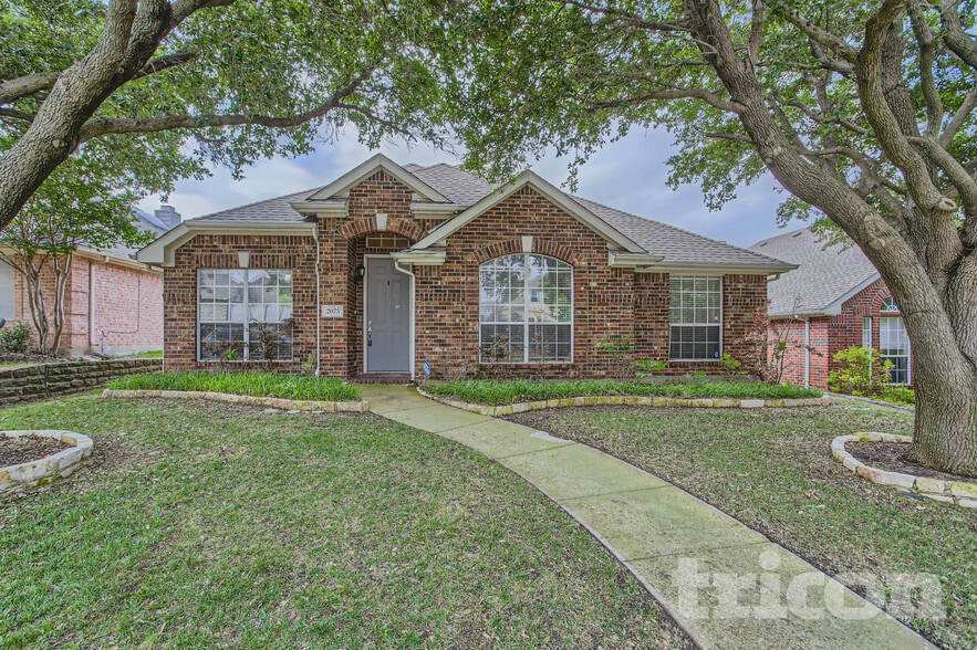 Building Photo - 2075 Crestlake Dr