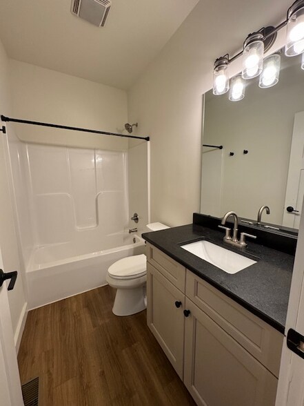 Building Photo - 802 Fritz Ave