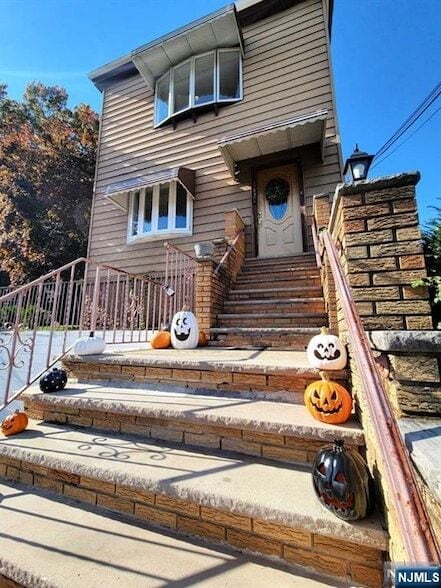 Building Photo - 167 Columbia St