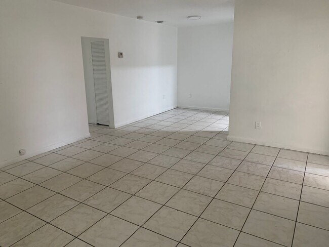 Building Photo - 900 NW