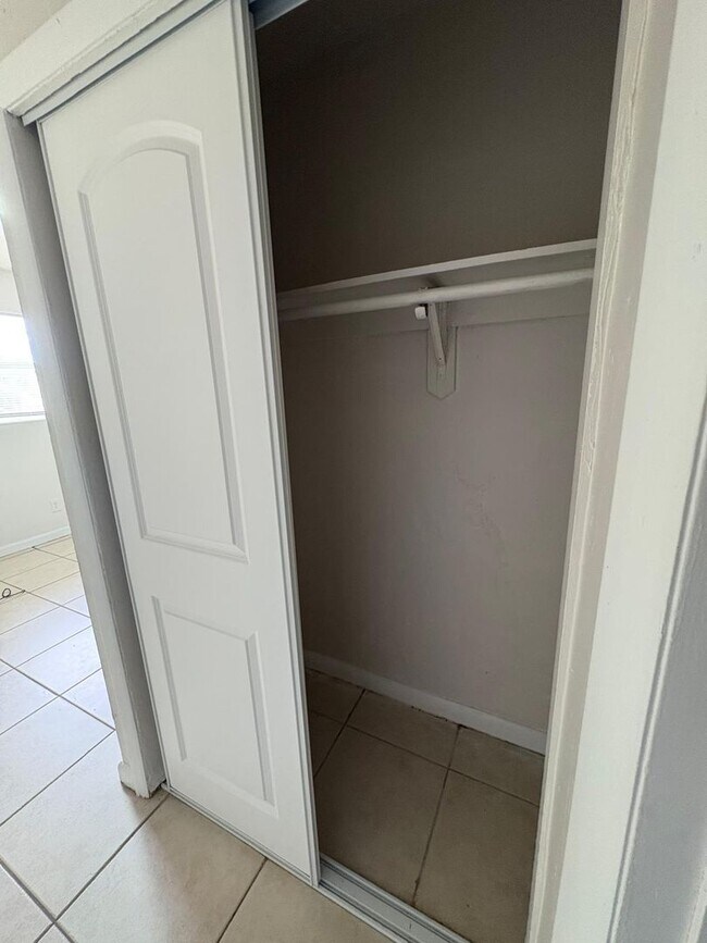 Building Photo - 900 NW