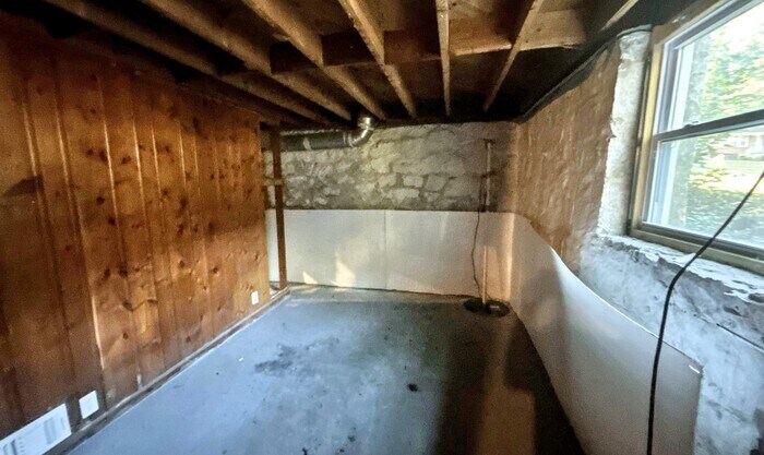 Building Photo - 1964 Laurel Ln