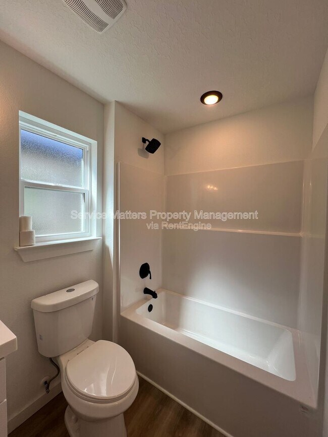 Building Photo - 3241 Damon Dr