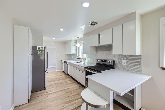 Building Photo - Bright, Modern Living in the Heart of Berk...