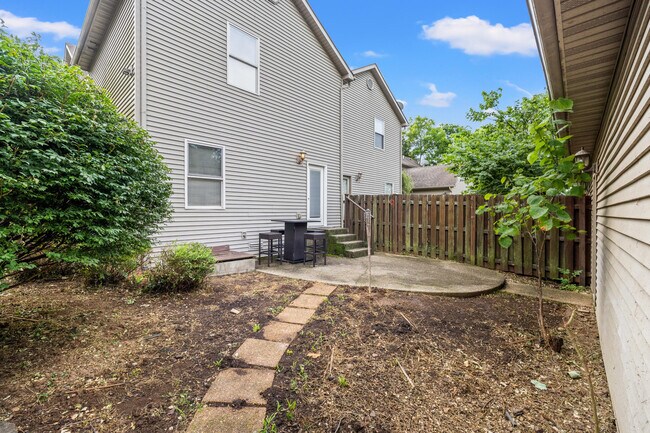 Building Photo - 377 Church St