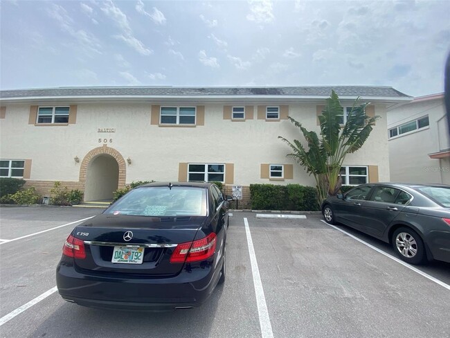 Building Photo - 506 71st Ave