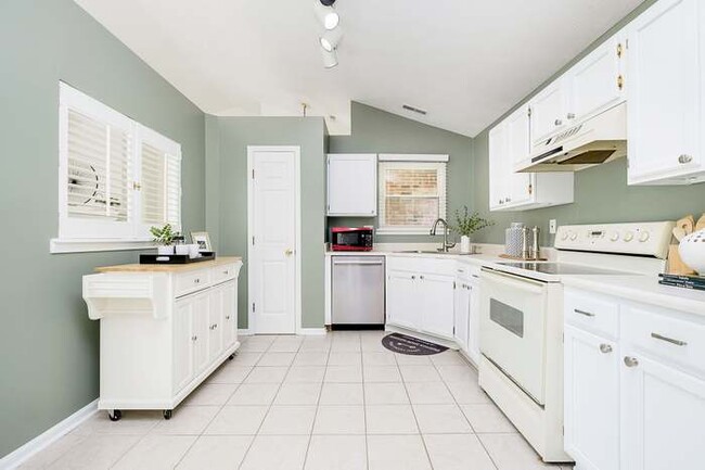 Building Photo - 7675 Waterwood Dr