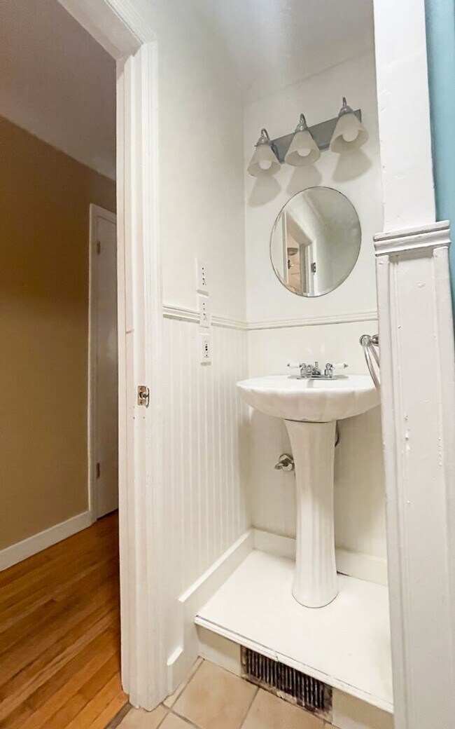 Building Photo - Three Bedroom Home in the Heart of Port Royal