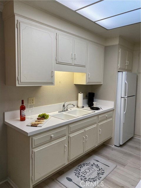 Building Photo - 950 Avenida Carmel