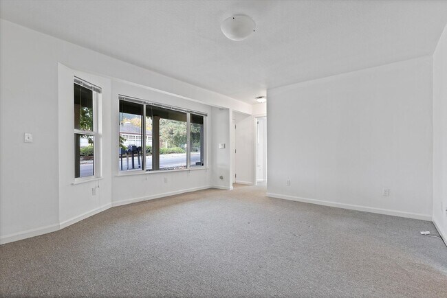 Building Photo - ALK - 1820 Sylvan Highlands Triplex