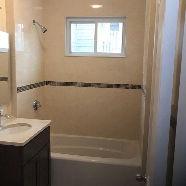 Building Photo - HOT Brighton 4 Bed Listing!