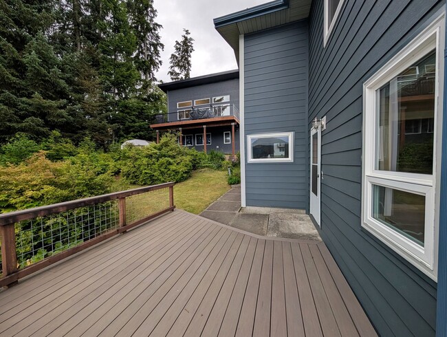 Building Photo - Unfurnished Auke Bay Home, 3BD+Den, 2BA, H...