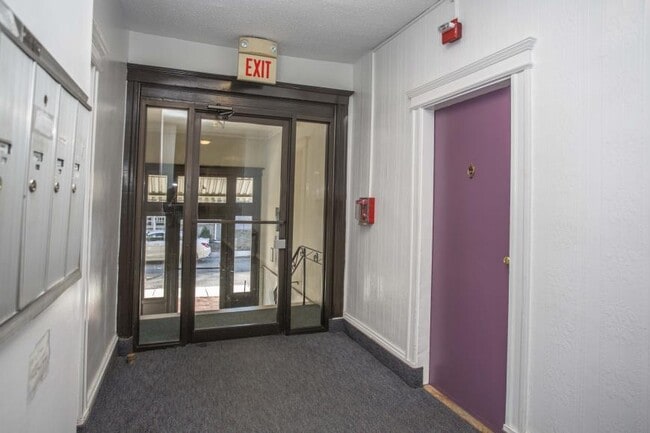 Building Photo - 2 bedroom in Boston MA 02135