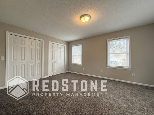 Building Photo - 921 E Haggard Ave