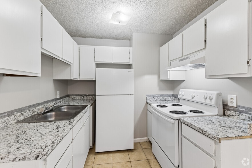 1BR, 1BA - 590SF - Kitchen - Brightside Apartments