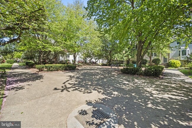 Building Photo - 2362 Hunters Square Ct