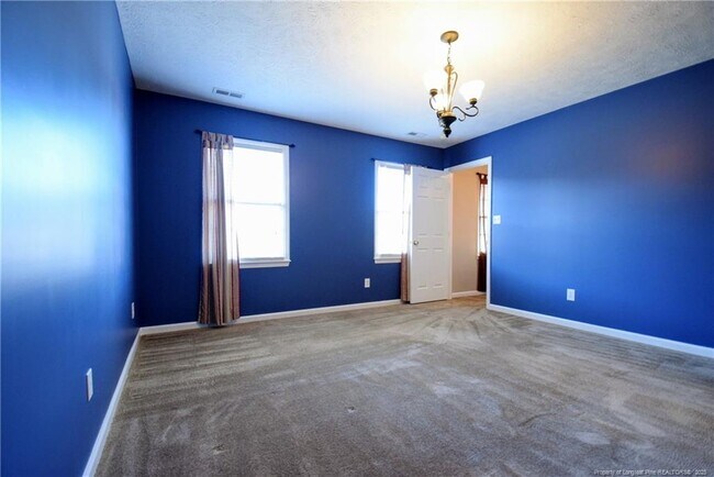 Building Photo - 324 Roundtree Dr
