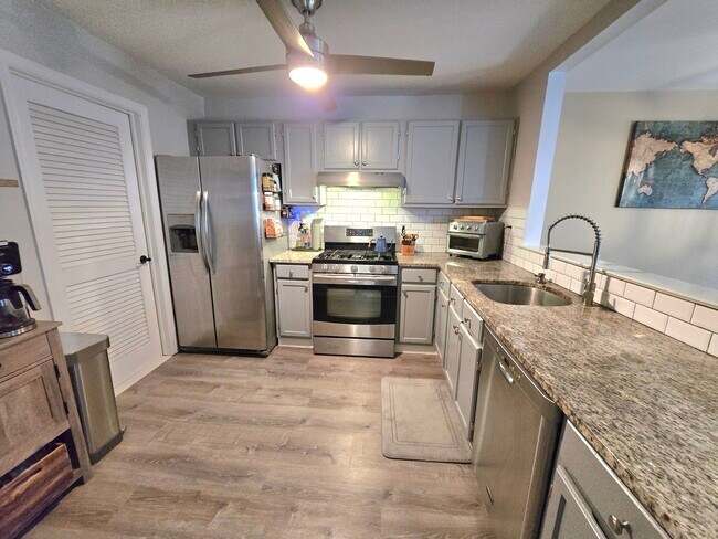 Building Photo - 9 Balsam Ct