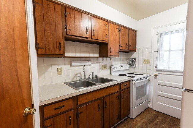 Building Photo - 1st Full Month FREE – Spacious 2 Bedroom A...
