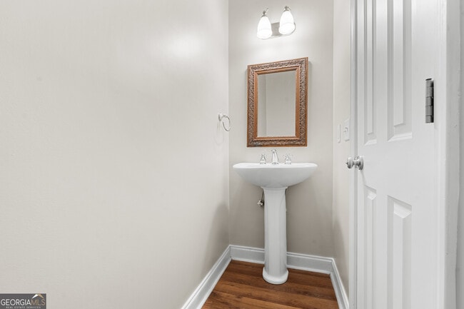 Building Photo - 1811 Old Carriage Trail