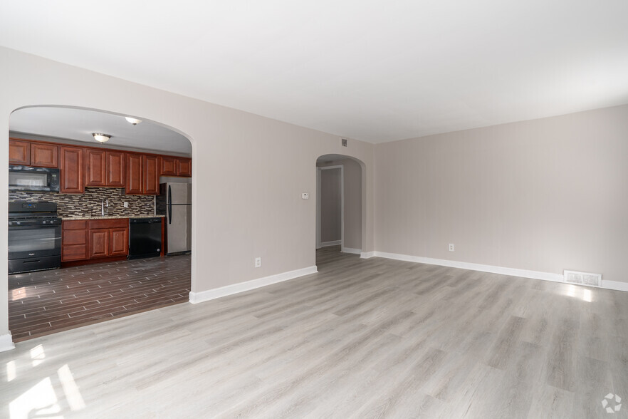 2BR, 1BA - 975SF - Living Room - Wynfield Apartments