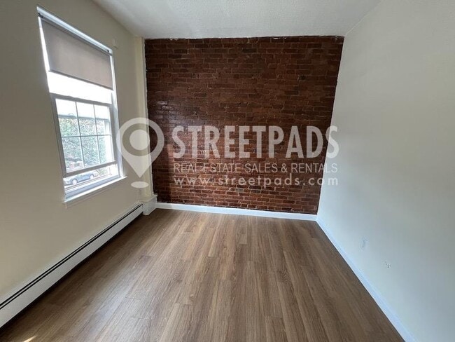 Building Photo - bedroom in Boston MA 02130