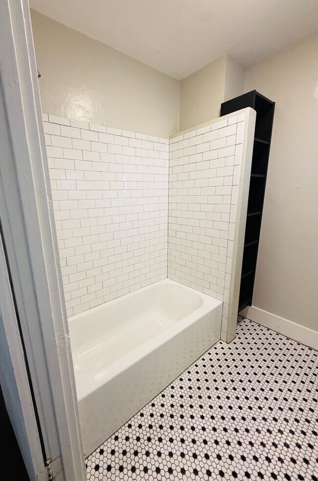 Building Photo - 307