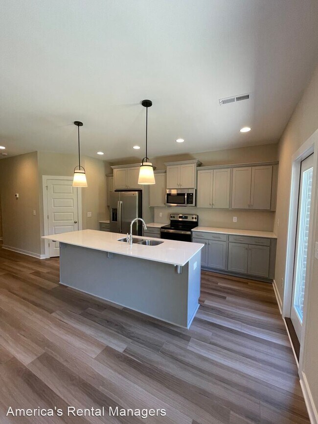 Building Photo - 4 br, 3 bath House - 44 Oak Ridge Place