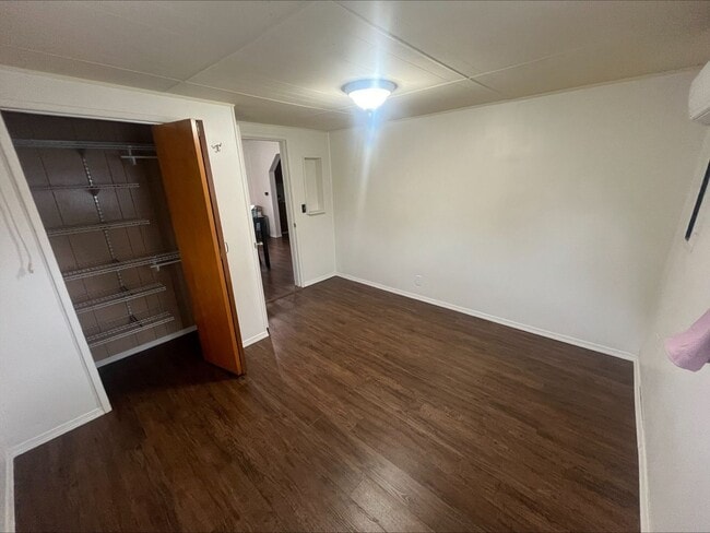 Building Photo - Charming home in a great neighborhood