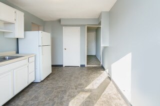 Building Photo - 614-626 W Lake St