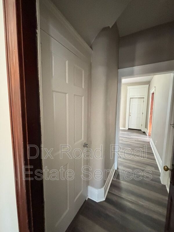 Building Photo - 810 Sunset Ave