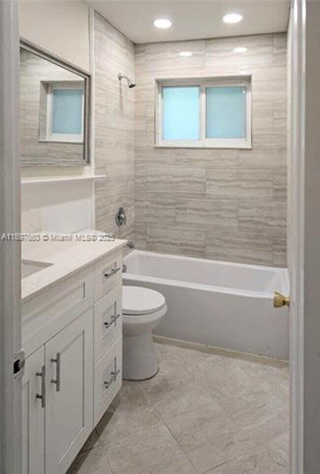 Building Photo - 856 Benevento Ave