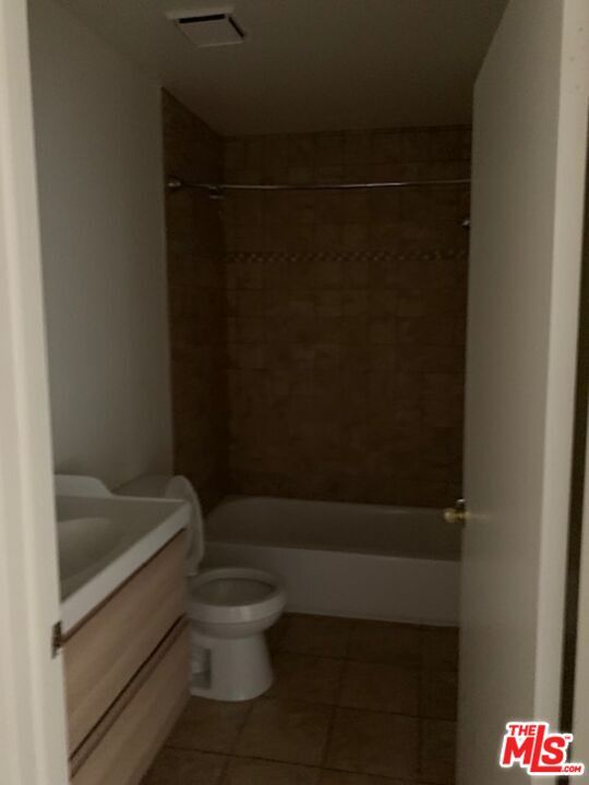 Building Photo - 922 N Hudson Ave