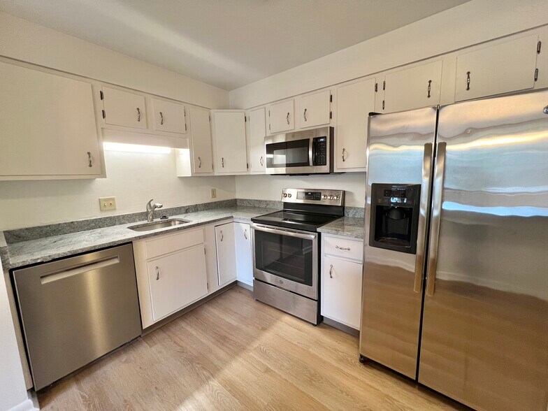 Building Photo - 1004 Paradise Rd