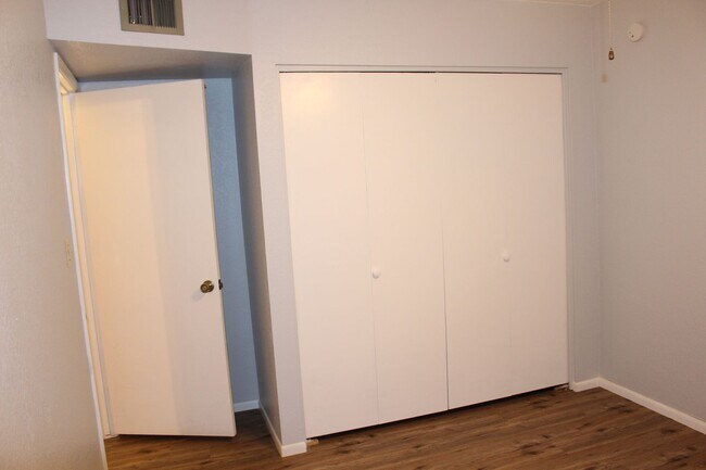 Building Photo - Central Mesa - No HOA with 3 bedrooms