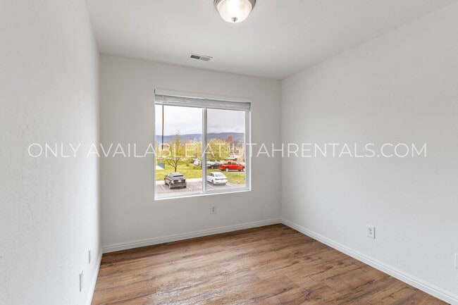 Building Photo - 211 Greenfield Cir